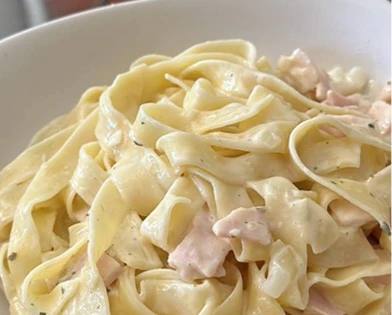 Fetuccini con Salsa Alfredo